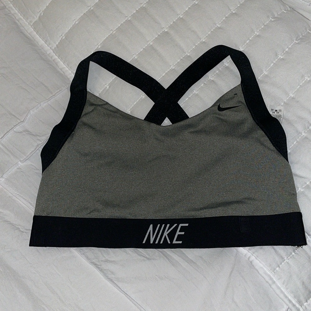 Nike sport bra size large